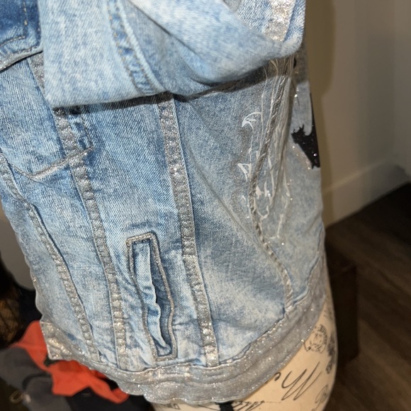 Custom Love & Lips custom glitter jean jacket - Picture 11 of 15